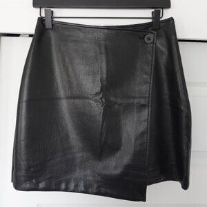 Aritzia Babaton Black Faux Leather Wrap Skirt — Women’s Size 6